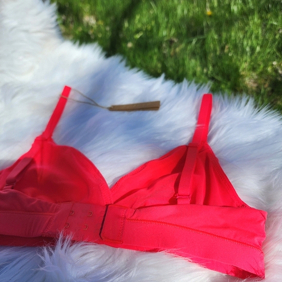 SKIMS Fits Everybody Triangle Crossover Bralette in Ultra Pink size XS NWT - Picture 4 of 5